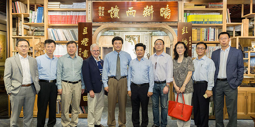 美國哈佛大學(xué)醫(yī)學(xué)院專家一行到訪寶鷹集團